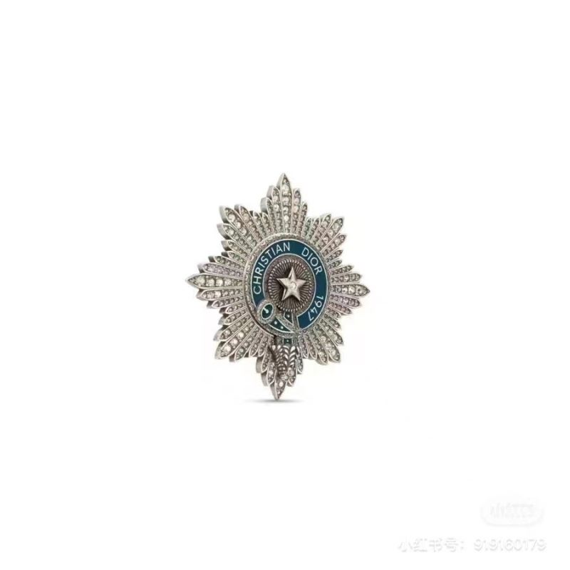 chr1st1an D10r brooches